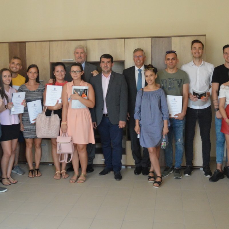 Fecskelakások átadása 21